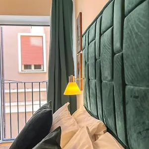 https://studio-flat-piazza-san-cosimato-by-yourhost.it-romehotels.com